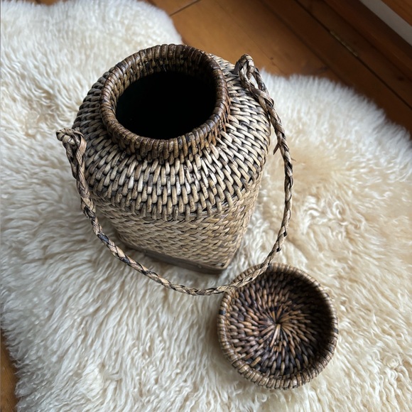 Vintage Basket - Picture 3 of 7